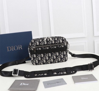 DIOR Handbags 885